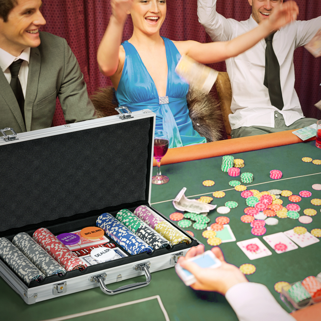 SPORTNOW 500-Piece Poker Chips Set with Mat, Aluminium Case, Two Decks of Cards