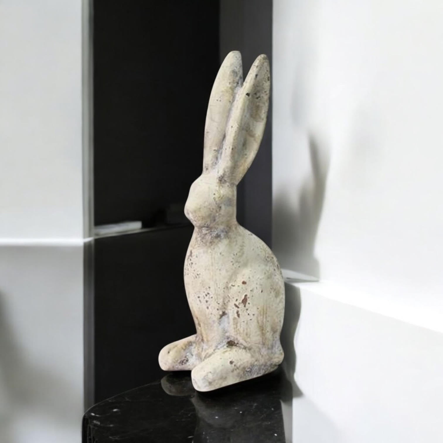 AcaciaHome Durable 26cm Stone-Effect Hare Sculpture