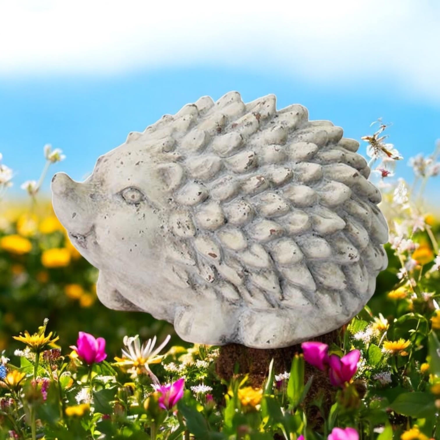 Durable Stone-Look Hedgehog Garden Sculpture (21cm Cream Hedgehog Statue)