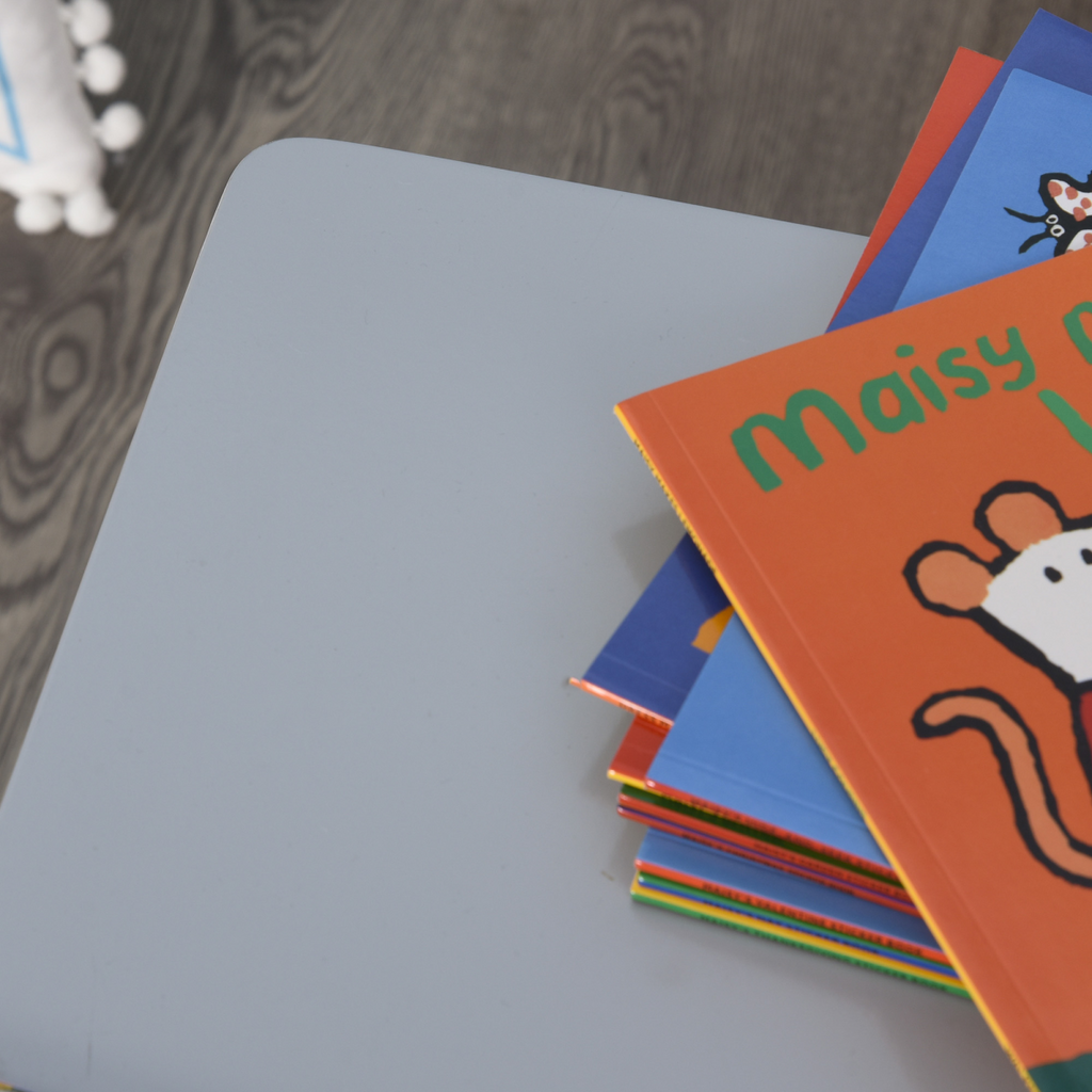 Kids Desk and Chair Set