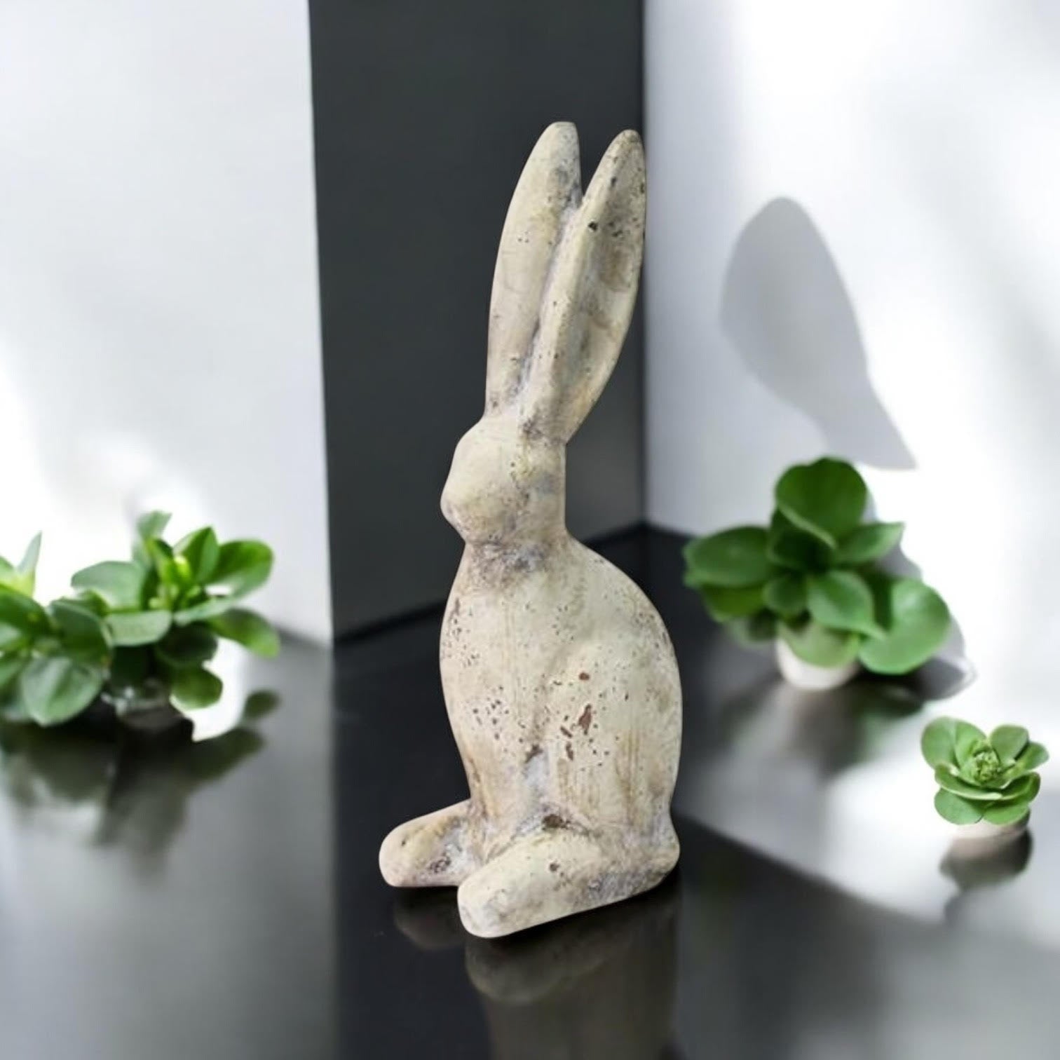 AcaciaHome Durable 26cm Stone-Effect Hare Sculpture
