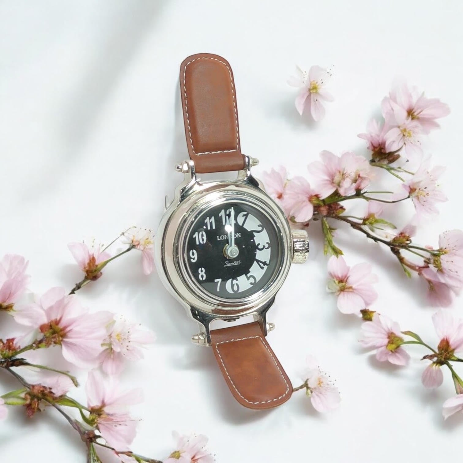 Stylish & Modern Chrome Watch Mantel Clock (22 CM Mantel Clock)