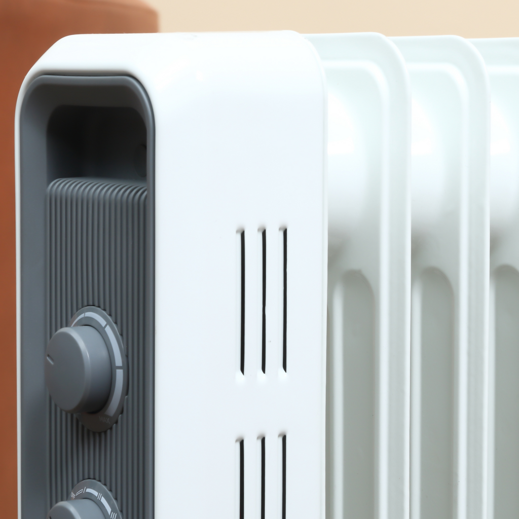 1630W Oil Filled Radiator, Adjustable Thermostat Safety switch, White