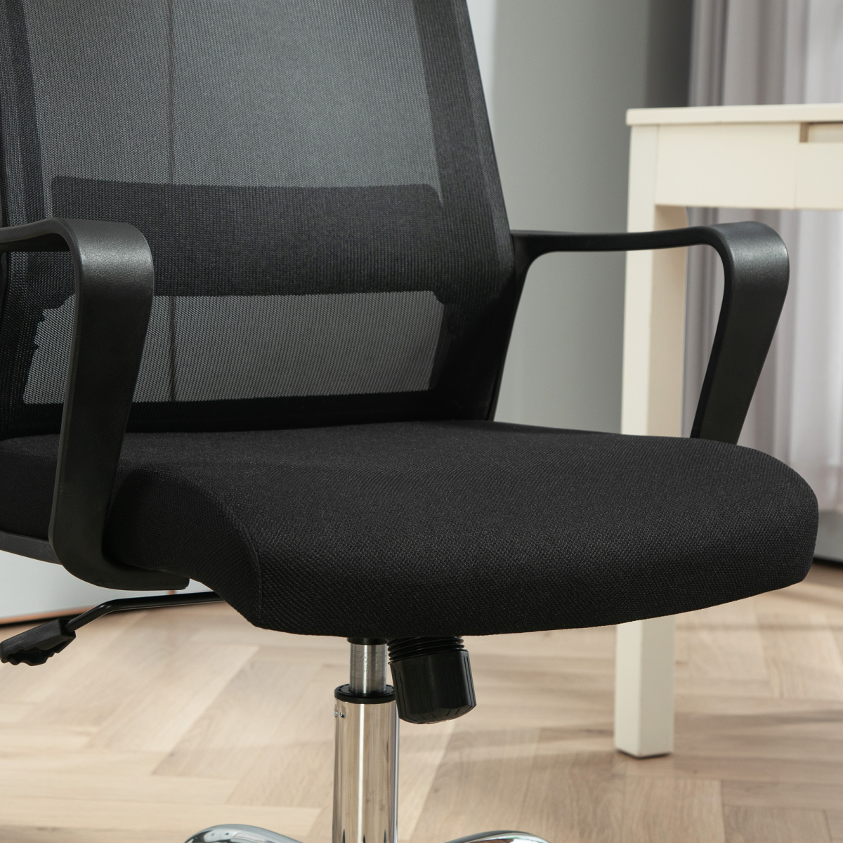 Vinsetto Mesh Office Chair Desk Chair with Swivel Seat Adjustable Height Black