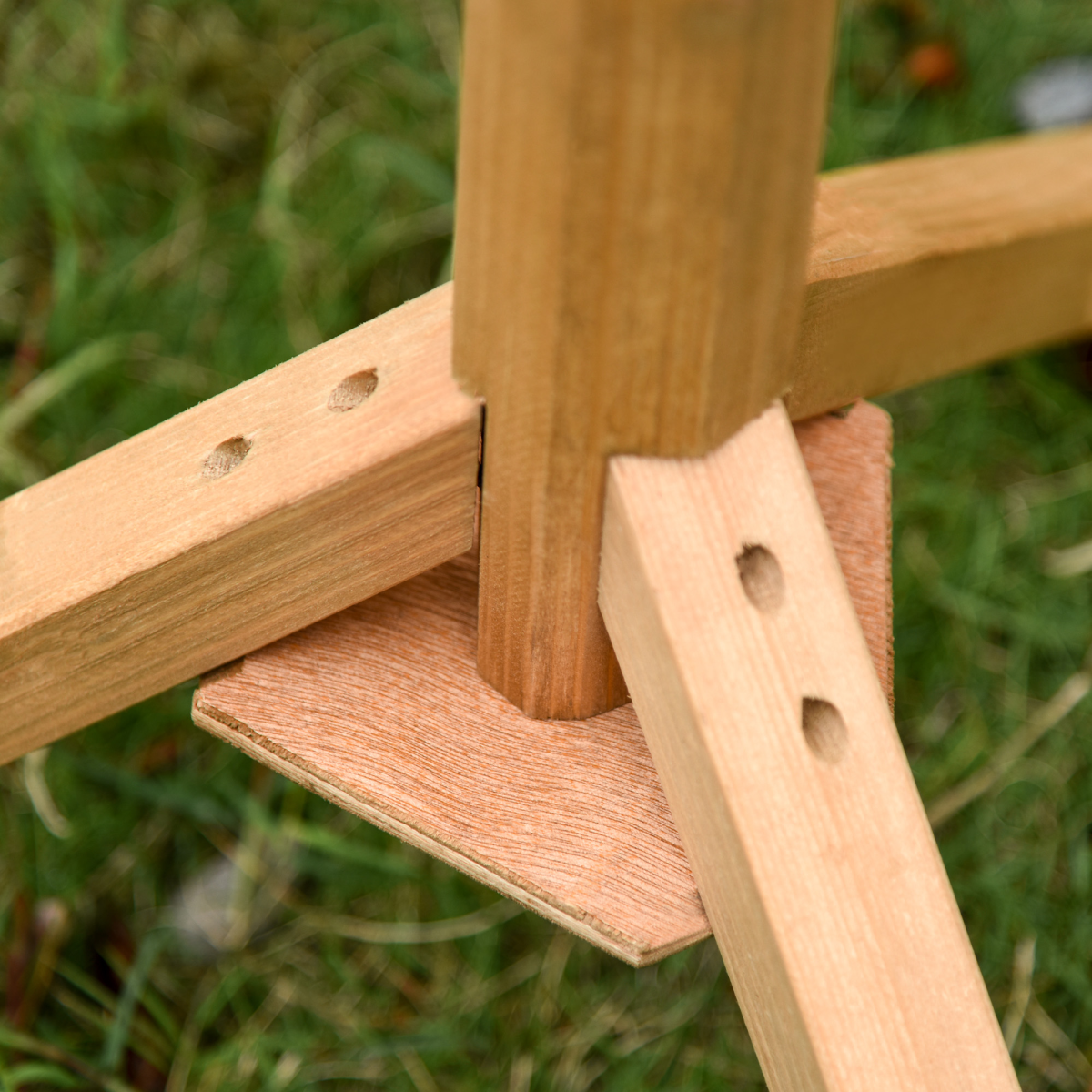 Wooden Bird Feeder Stand for Garden Pre-cut Weather Resistant 49 x 45 x 139cm