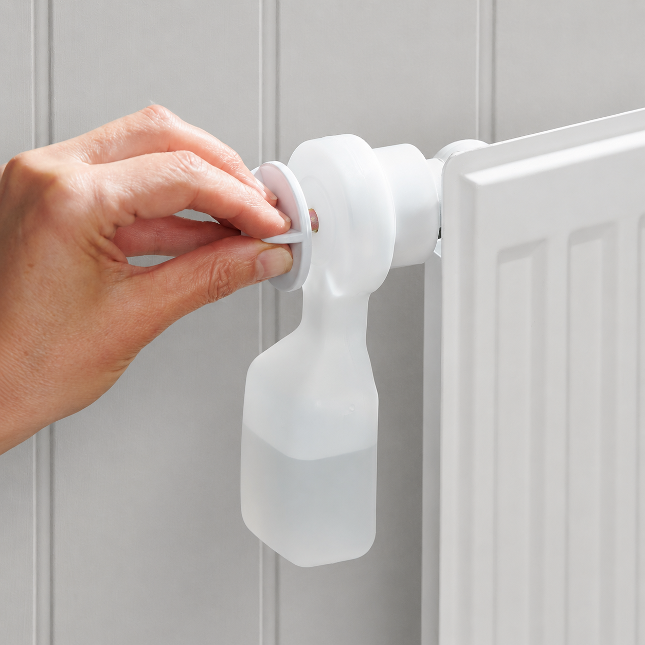 Radiator Bleeder with water reservoir