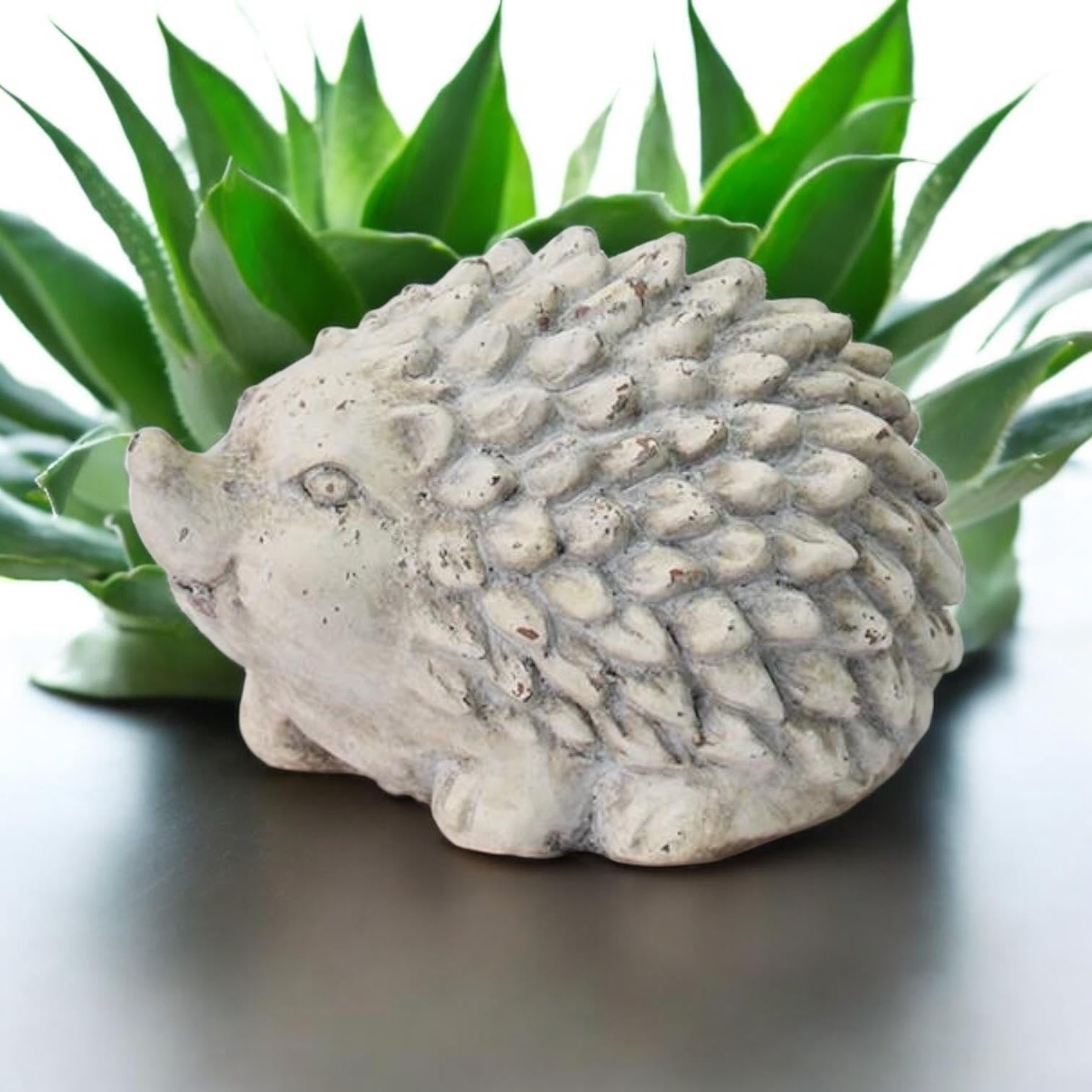 Durable Stone-Look Hedgehog Garden Sculpture (21cm Cream Hedgehog Statue)