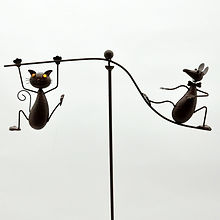Stylish Bronze Cat and Mouse Garden Wind Spinner with Daisy Design