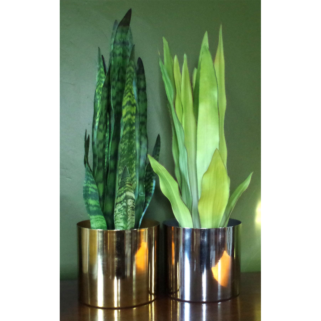 Leaf Metal Planter Plant Pot with Polished Gold Finish 20 x 18cm